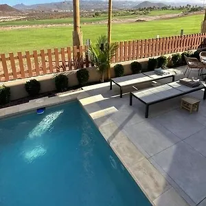https://villa-amarilla-golf-1-2-of-3-slaap-en-badkamers.tenerifehoteles.net