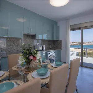 https://poris-corralejo-beachfront-seaview-5-gold-by-holidayshome.hotelsfuerteventura.org